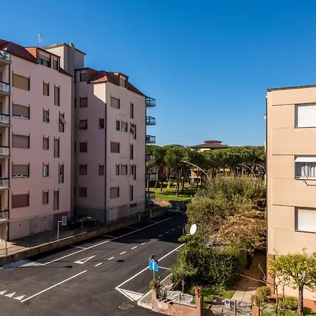 Clara 12 * Follonica